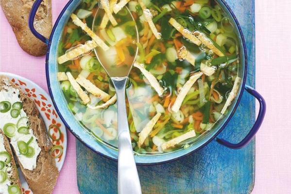 spring vegetable soup with peas