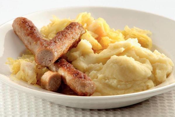 curry-pear sauerkraut with sausages and puree