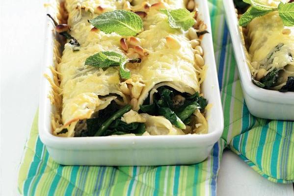 spinach rolls with 3 types of cheese