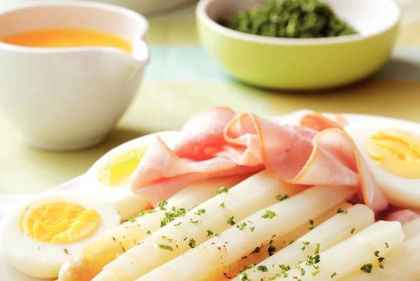 asparagus with ham, egg and butter sauce