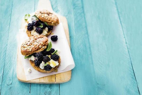 goat cheese sandwich with blackberries