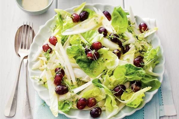 chicory salad with grapes