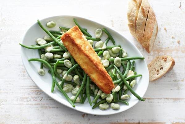 green-bean salad with baked brie
