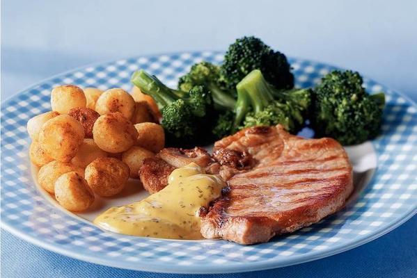 grilled pork chop with béarnaise sauce