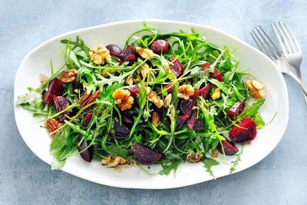 rucola salad with beetroot and balsamic vinegar