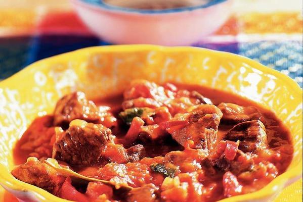 tender beef in spicy tomato sauce