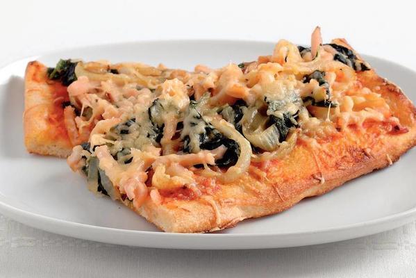 spinach pizza with smoked chicken