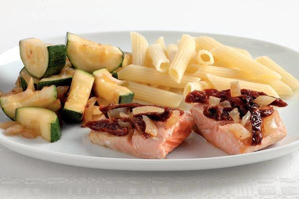 salmon with dried tomatoes and pasta