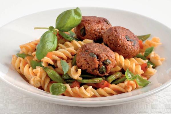 garden gourmet balls with capers and pasta