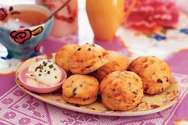 scones with olives and herb cream