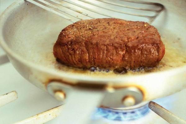 step-by-step steak baking (with gravy!)
