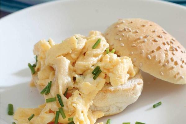 mini rolls with scrambled eggs and chives