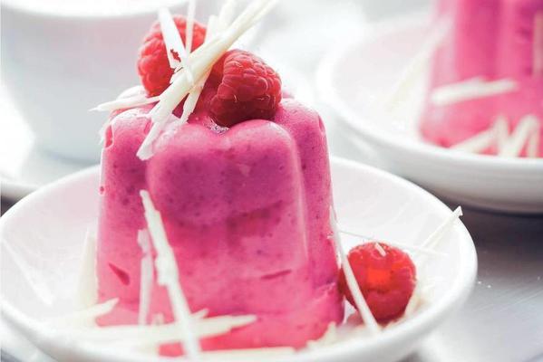 raspberry pudding with white chocolate