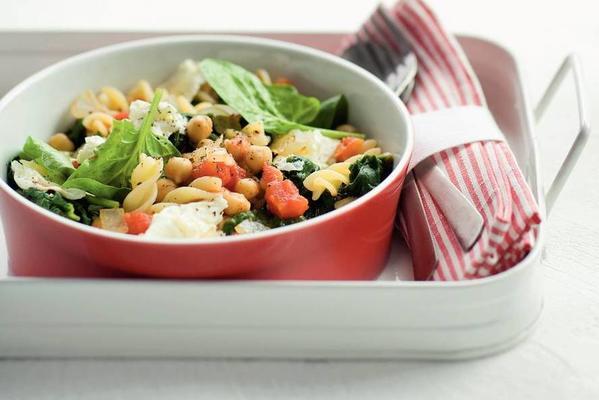 fusilli with chickpeas and spinach