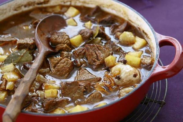 beef stew with clove and beer