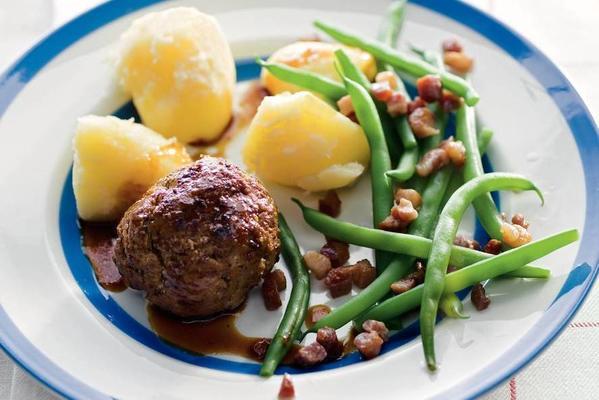 meatball with potatoes and green beans