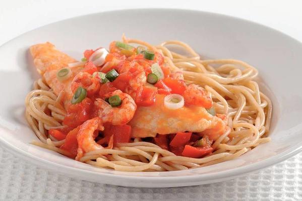 pasta with crayfish in spicy sauce