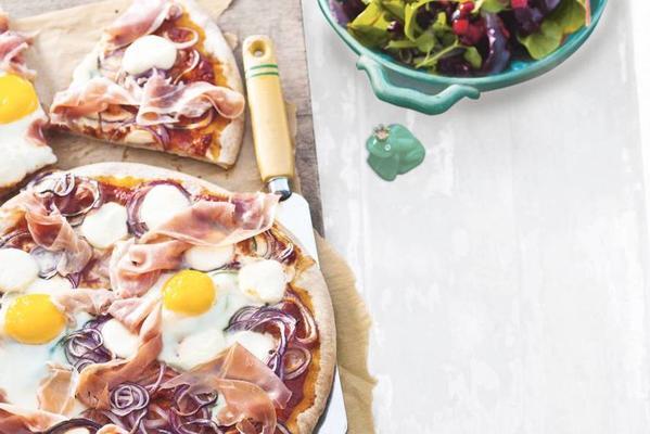 pizza with ham, onion and egg