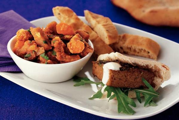 vegetarian curry with naan bread