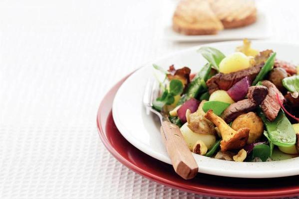 warm autumnal salad with steak and hazelnuts