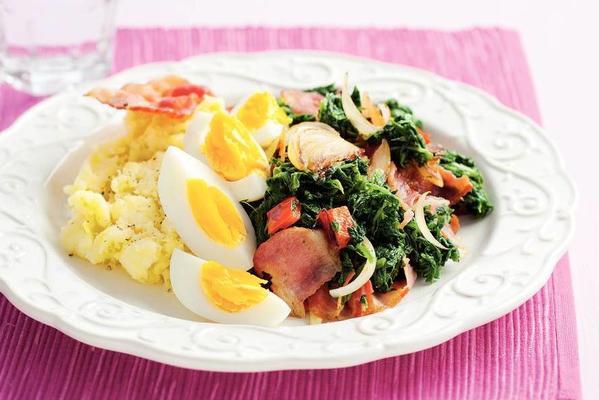 spinach with bacon and egg