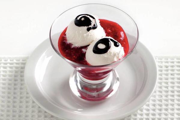 vanilla ice cream with raspberries and balsamic syrup
