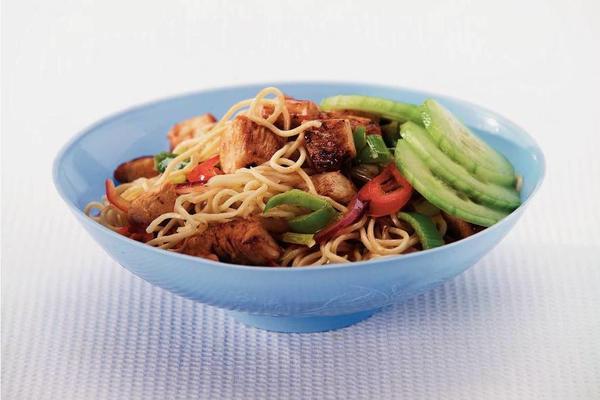 egg noodle with thai chicken