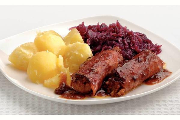 meat rolls with hunting sauce and red cabbage