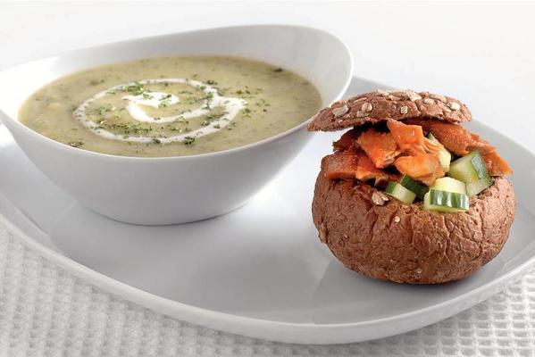 rich courgette soup with filled twents bread