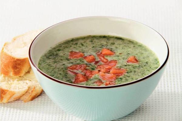 spinach cream soup with salmon
