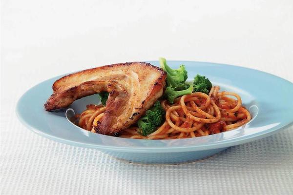 spaghetti with bacon in Italian sauce