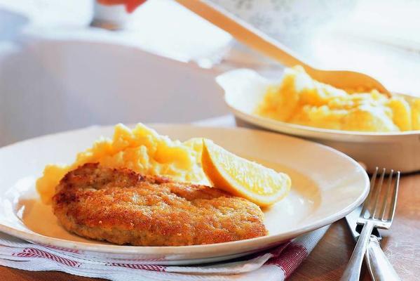 veal schnitzels with a cheese crust