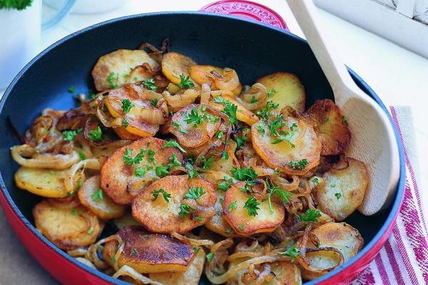 baked potatoes with onion rings