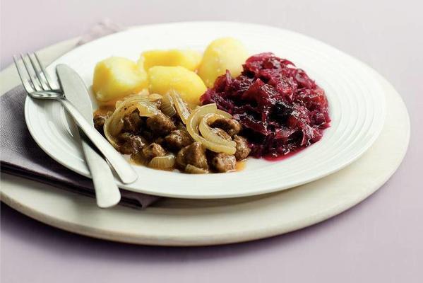 easy to use chopped steak with red cabbage