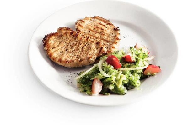 salad with fillet steaks