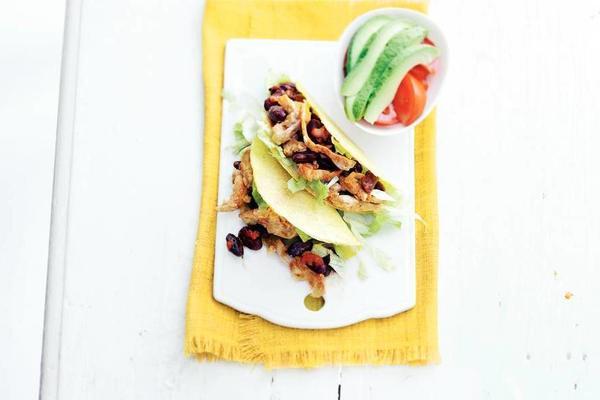 tacos with kidney beans and chicken