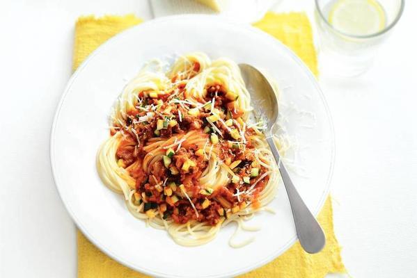 fast spaghetti with meat sauce and Italian cheese