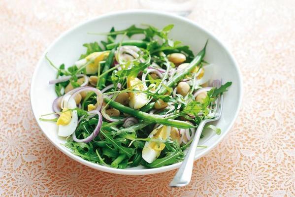 rucola salad with beans and egg