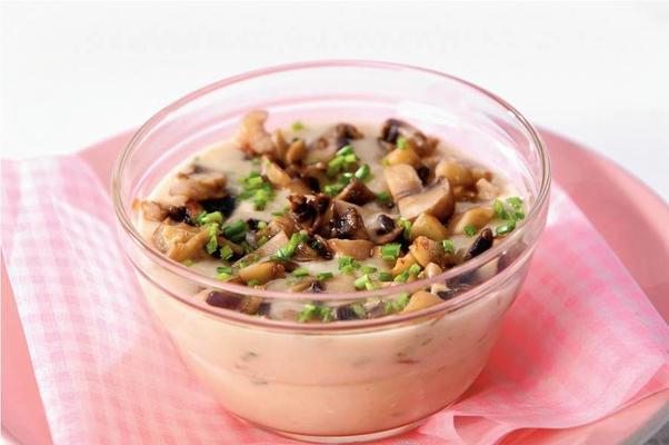 creamy cauliflower soup with mushroom layer