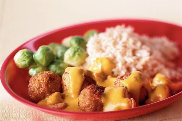 vegetable balls in curry-nut sauce