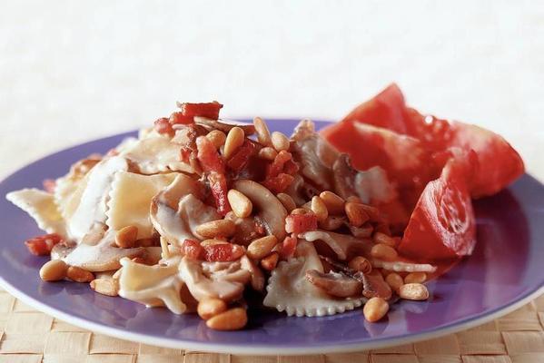 pasta with mushrooms and pine nuts