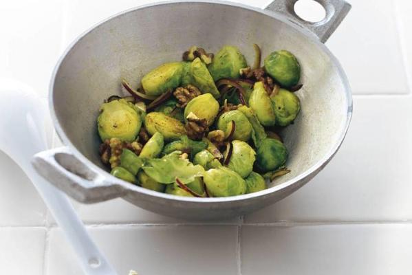 stir-fried Brussels sprouts with walnuts