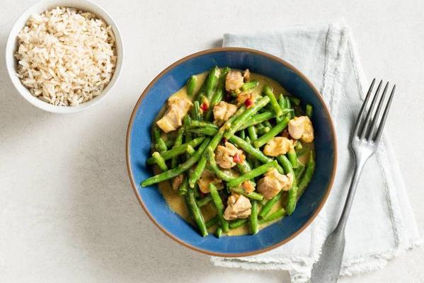 creamy chicken curry with rice and green beans