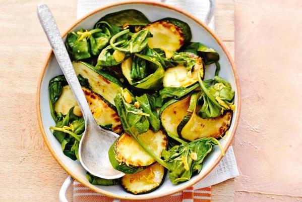 stir-fry spinach with zucchini