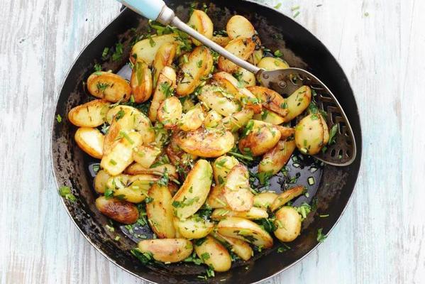fried baby potatoes with herbs