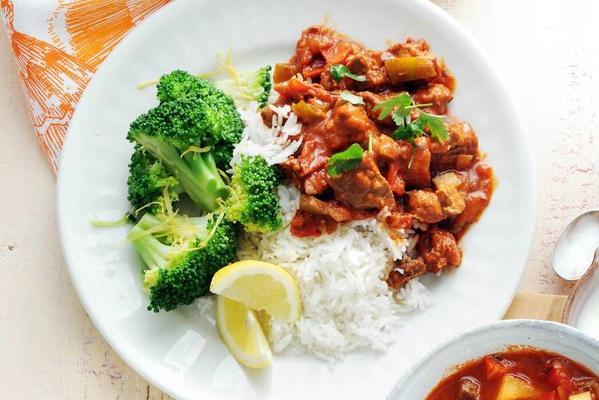 goulash with rice and broccoli