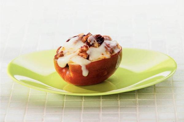 grilled apple with honey and goat cheese