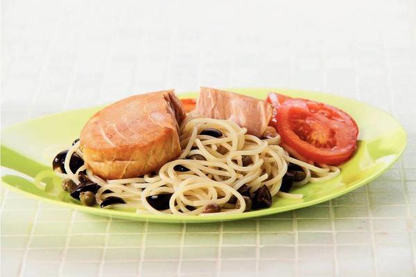 spaghetti with tuna steak