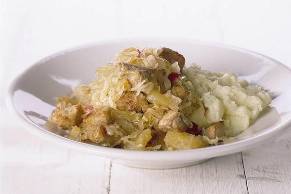 sauerkraut with ham and apple compote