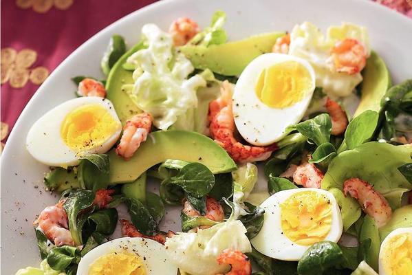 salad with egg and crayfish